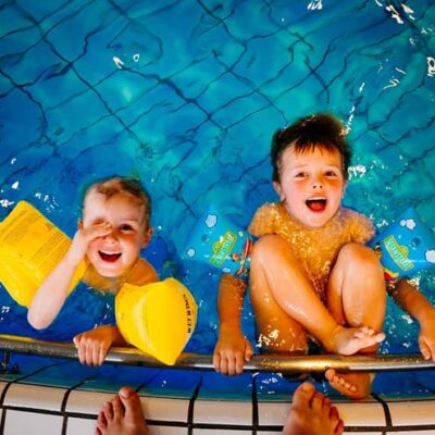 Ребенок боится плавать: Как помочь преодолеть страх в воде?